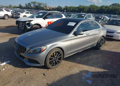 2015 Mercedes-Benz C 300 4Matic из США, поврежденный, VIN 55SWF4KB3FU040306